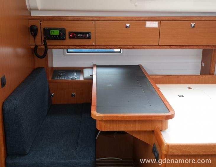 Bavaria Cruiser 51 Kapetanski sto